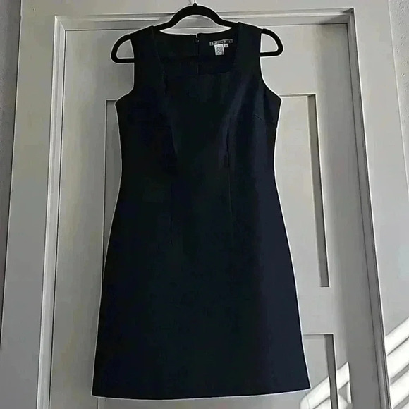 Isabella Bird Black Sleeveless Dress - Picture 1 of 6